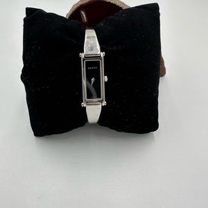 Gucci Black Stainless Steel 1500 L Women's
Wristwatch 12 mm
